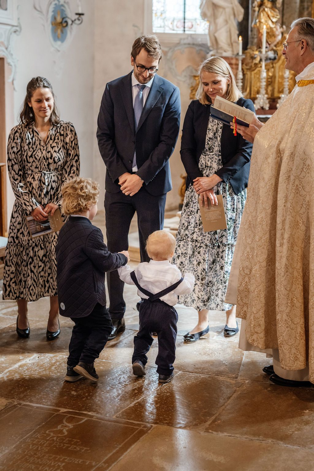 Großmutter mit Baby – Liebe Taufreportage Bollschweil