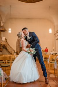 Ein magischer Kuss: Hochzeitsfoto von Isabela Campos in Offenburg